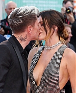 bellathornedaily_jokerpremiere_venicefilmfestival_287629.jpg