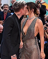 bellathornedaily_jokerpremiere_venicefilmfestival_287729.jpg