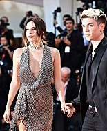 bellathornedaily_jokerpremiere_venicefilmfestival_288229.jpg