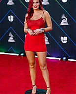bellathornedaily_latingrammys_redcarpet_281829.jpg