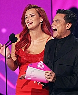 bellathornedaily_latingrammys_show_28229.jpg