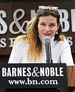bellathornedaily_signingherbook_thegrove_speech_28229.jpg