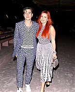 bellathornedaily_versaceshow_milan_281129.jpg