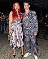 bellathornedaily_versaceshow_outside_28629.jpg